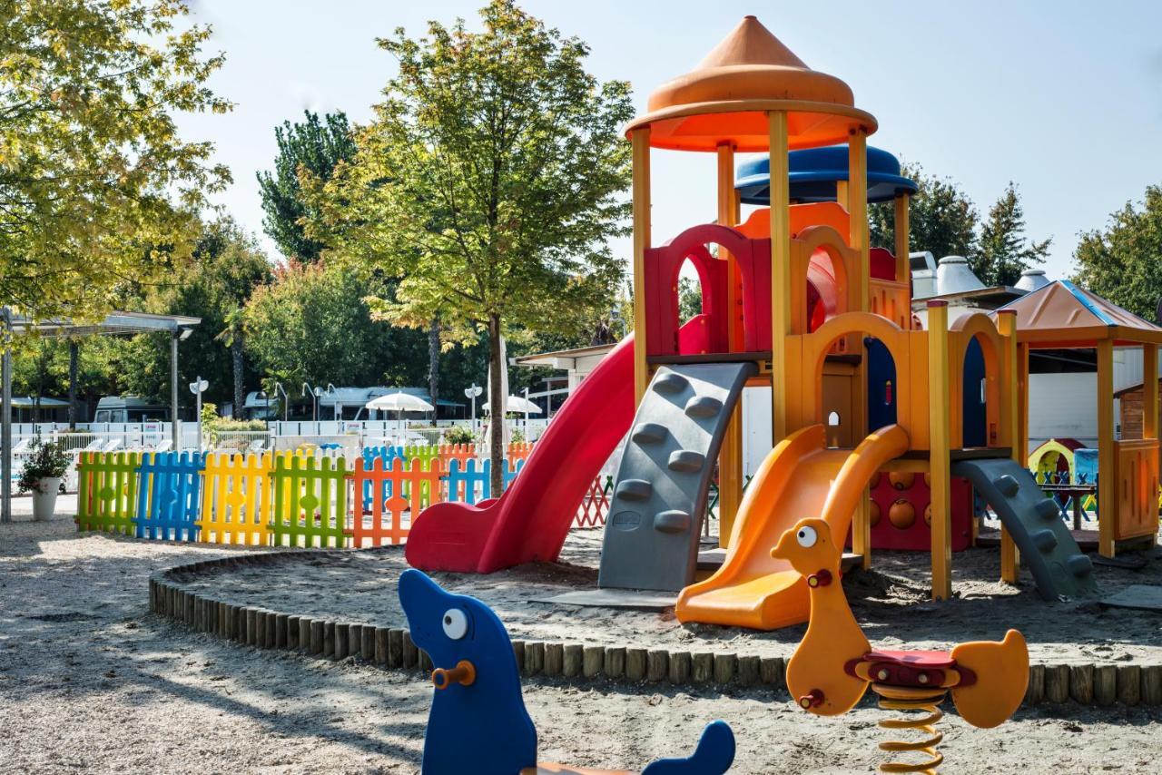 Happy Camp Mobile Homes In Butterfly Camping Village Пескьера-дель-Гарда Экстерьер фото